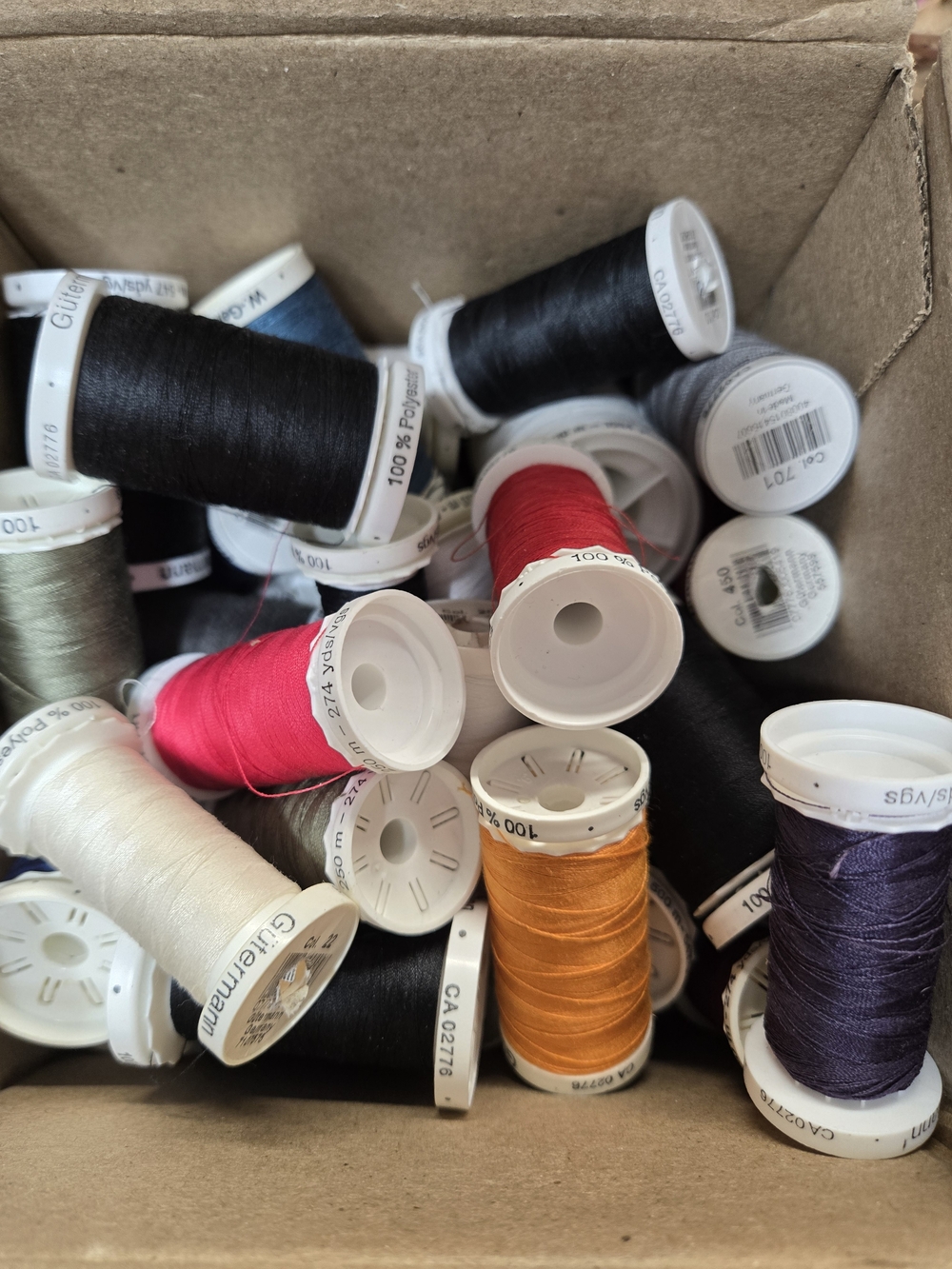 Gutermann Assorted Sewing Thread Spool Set - Multi-Color 45 - Picture 3 of 3